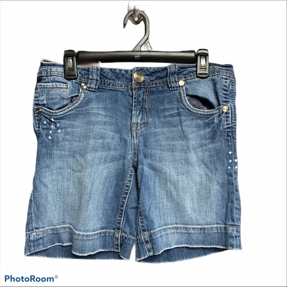 Vanity jean shorts Blake style size 29  7” inseam - Picture 1 of 7
